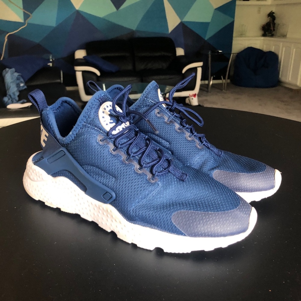 Nike navy blue huaraches